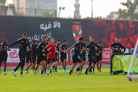 جري الثنائي وعودة المصابين.. لحظات من المرح والجدية في مران الأهلي (صور)